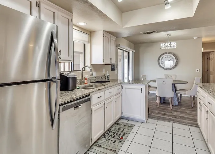 2 Mi To Sara Park: Family Retreat W/ Fire Pit Lake Havasu City