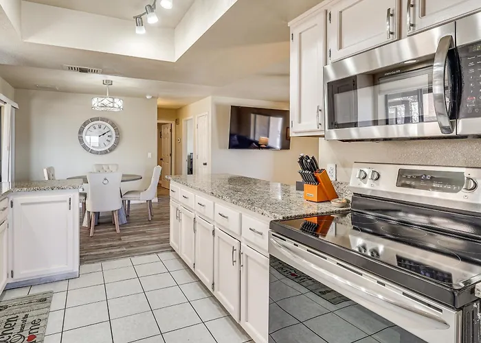 2 Mi To Sara Park: Family Retreat W/ Fire Pit * Lake Havasu City