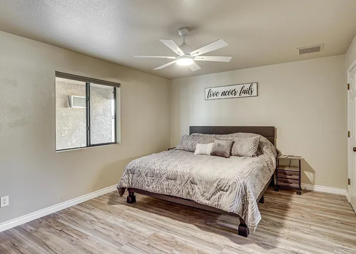 2 Mi To Sara Park: Family Retreat W/ Fire Pit Holiday home