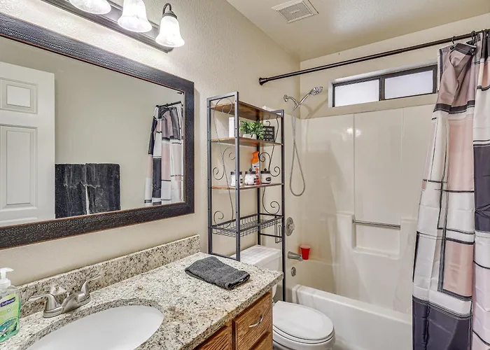 2 Mi To Sara Park: Family Retreat W/ Fire Pit Holiday home Lake Havasu City